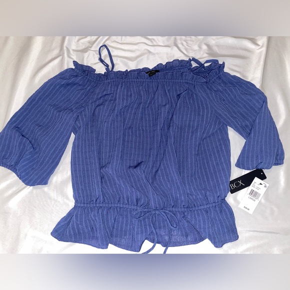 Off the Shoulder in a pretty blue color and tie waist - Size Large - NWT / BCX - Picture 3 of 9